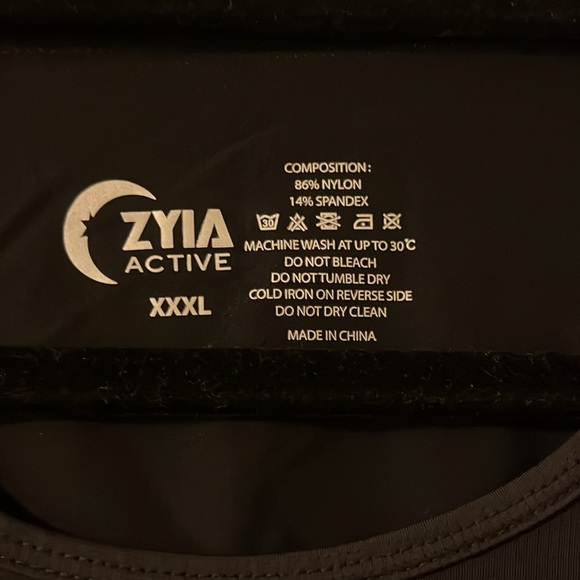 Zyia cut out tank - Picture 2 of 5